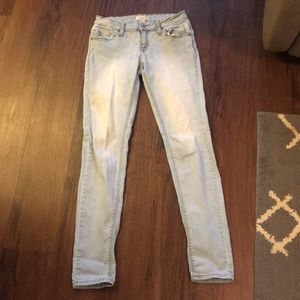Light wash skinny jeans